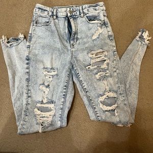 American Eagle Heavy Distressed skinny Jeans